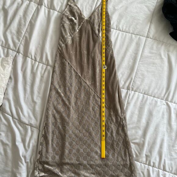 Banana Republic Heritage Women's Velvet Dot Textured Midi Dress Gray Size 2 - Picture 11 of 12